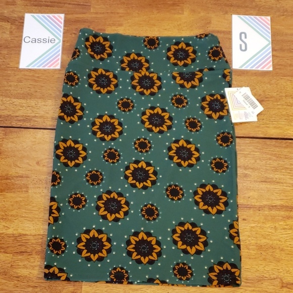 LuLaRoe Dresses & Skirts - Brand New Sunflower Print Cassie